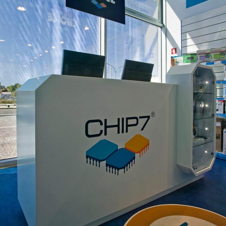 lógica2-projetos-e-construções-obra-remodelação-loja-chip7-campus-sao-joao-porto3