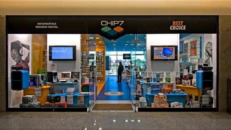 lógica2-projetos-e-construções-obra-remodelação-loja-chip7-campus-sao-joao-porto4